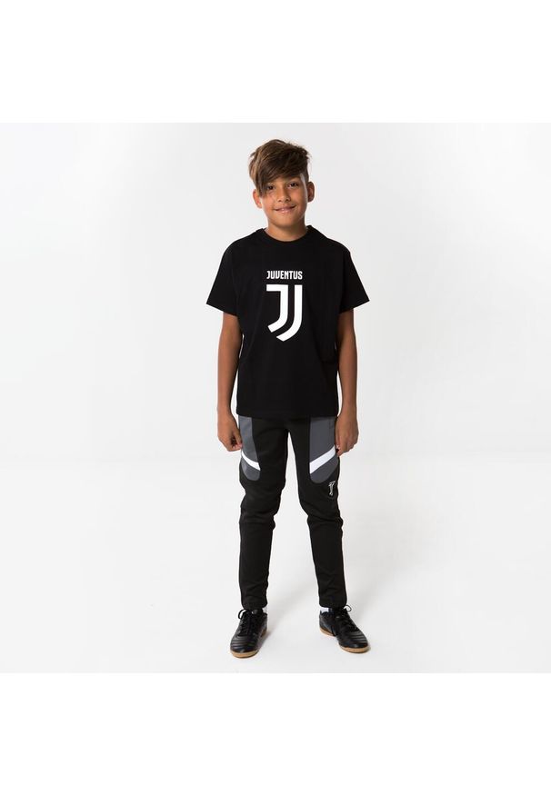 JUVENTUS FC - Koszulka dziecięca Juventus. Kolor: czarny. Materiał: bawełna. Sport: piłka nożna