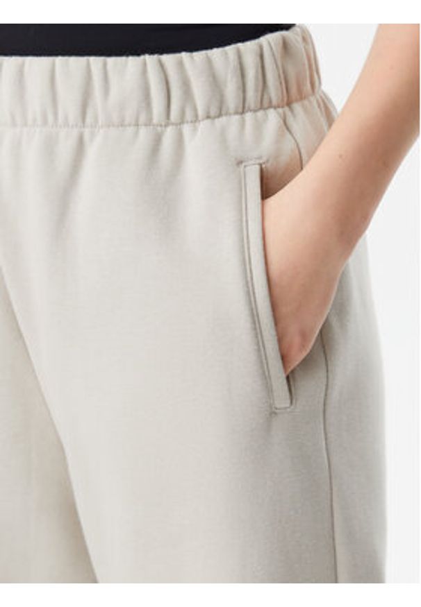GAP - Gap Spodnie dresowe 765568-03 Beżowy Relaxed Fit. Kolor: beżowy. Materiał: bawełna