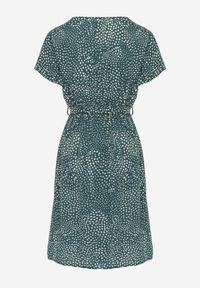 Born2be - Zielona Sukienka Kepherine. Okazja: na co dzień, na spacer. Kolor: zielony. Długość rękawa: krótki rękaw. Typ sukienki: kopertowe. Styl: casual, elegancki #5