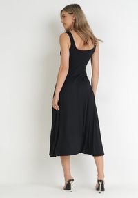 Born2be - Czarna Rozkloszowana Sukienka Midi na Szerokich Ramiączkach z Okrągłym Dekoltem Zateni. Kolor: czarny. Materiał: materiał. Długość rękawa: na ramiączkach. Wzór: gładki. Typ sukienki: rozkloszowane. Długość: midi #5