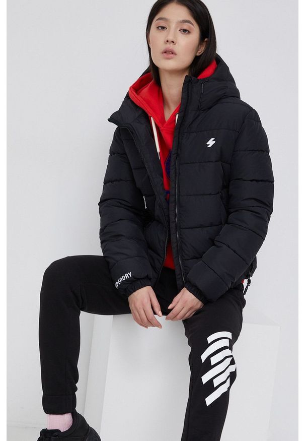 Superdry - Kurtka. Okazja: na co dzień. Kolor: czarny. Materiał: materiał, poliester. Wzór: gładki. Styl: casual