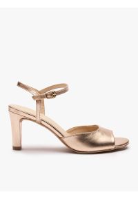 Ryłko - Platynowe sandały na szpilce. Nosek buta: okrągły. Zapięcie: sprzączka. Kolor: beżowy. Materiał: skóra. Obcas: na szpilce. Styl: street, elegancki #1