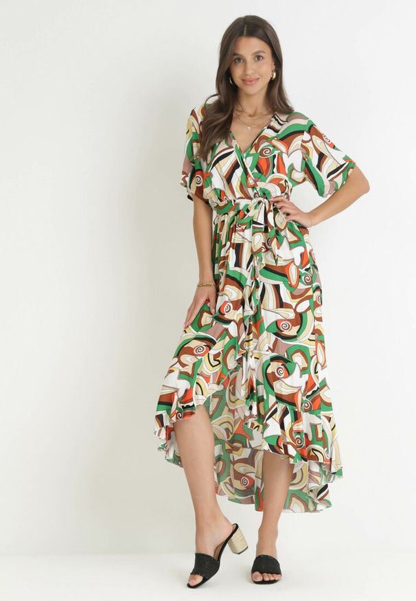 Born2be - Zielona Kopertowa Sukienka z Gumką w Pasie i Materiałowym Paskiem z Wiskozy Dionienne. Typ kołnierza: dekolt kopertowy. Kolor: zielony. Materiał: wiskoza, materiał. Długość rękawa: krótki rękaw. Sezon: wiosna, lato. Typ sukienki: kopertowe