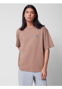 outhorn - T-shirt oversize z haftem męski - brązowy. Kolor: brązowy. Materiał: dzianina, materiał, bawełna. Wzór: haft