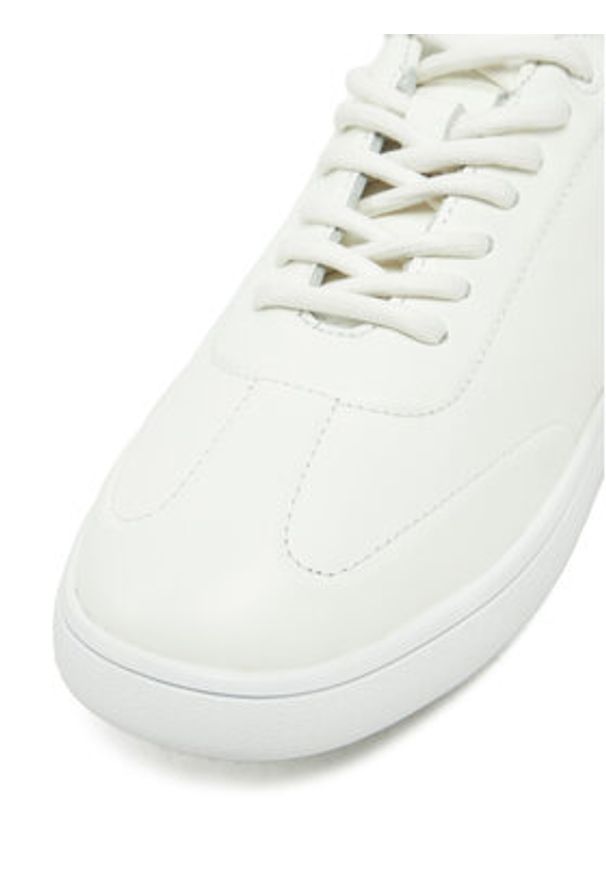 Calvin Klein Sneakersy HW0HW02400 Biały. Kolor: biały. Materiał: skóra