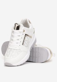Born2be - Białe Sneakersy na Koturnie z Metalicznymi Wstawkami Dovi. Nosek buta: okrągły. Zapięcie: sznurówki. Kolor: biały. Materiał: materiał. Obcas: na koturnie. Wysokość obcasa: średni
