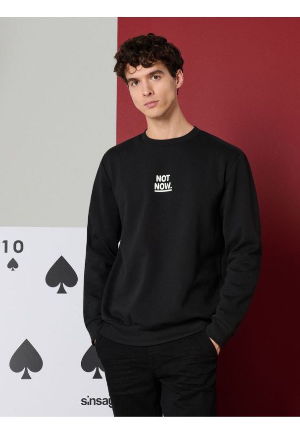 Sinsay - Bluza crewneck z napisem - czarny. Kolor: czarny. Wzór: napisy