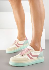 Renee - Jasnożółte Sneakersy Typu Kultowe Tenisówki na Niskiej Platformie Olritia. Nosek buta: okrągły. Zapięcie: sznurówki. Kolor: żółty. Materiał: materiał. Obcas: na platformie. Wysokość obcasa: niski