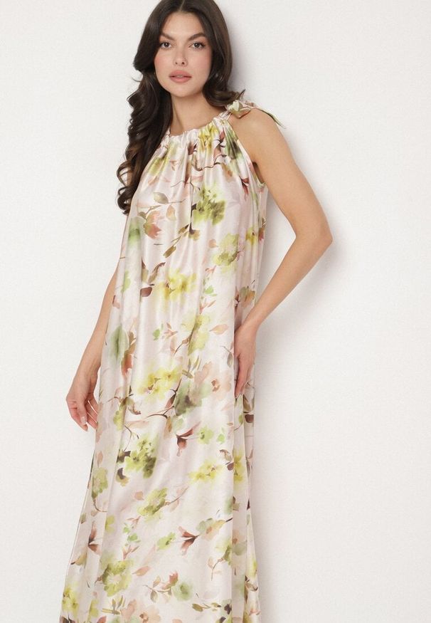 Born2be - Zielona Satynowa Sukienka w Kwiaty Fenaresia. Okazja: na spacer, na co dzień. Kolor: zielony. Materiał: satyna. Długość rękawa: na ramiączkach. Wzór: kwiaty. Sezon: lato. Typ sukienki: proste. Styl: elegancki, casual