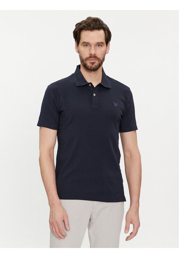 Guess Polo M4GP66 KC701 Granatowy Slim Fit. Typ kołnierza: polo. Kolor: niebieski. Materiał: bawełna