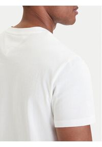 Tommy Jeans T-Shirt DM0DM22548 Biały Regular Fit. Kolor: biały. Materiał: bawełna #5