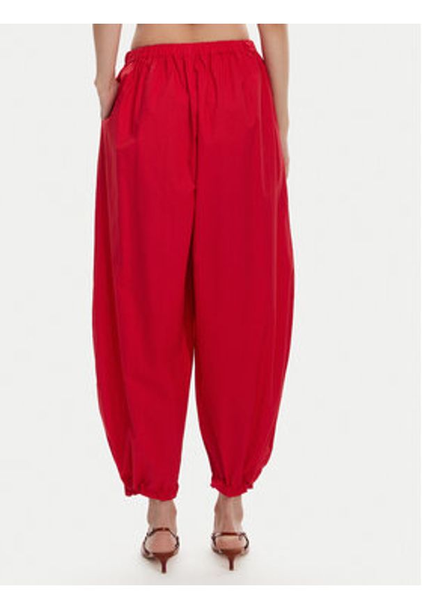 Pinko - PINKO Spodnie materiałowe 105210 A2LD Czerwony Relaxed Fit. Kolor: czerwony. Materiał: bawełna