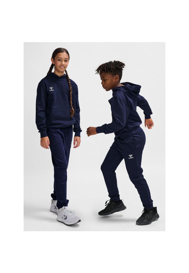 Bluza z kapturem dla dzieci Hummel Go 2.0. Typ kołnierza: kaptur. Kolor: niebieski. Sport: joga i pilates