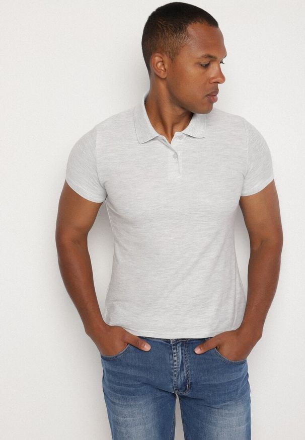 Born2be - Jasnoszary T-shirt Polo z Bawełną Fodelira. Okazja: na co dzień. Typ kołnierza: polo. Kolor: szary. Materiał: bawełna. Styl: elegancki, casual, klasyczny