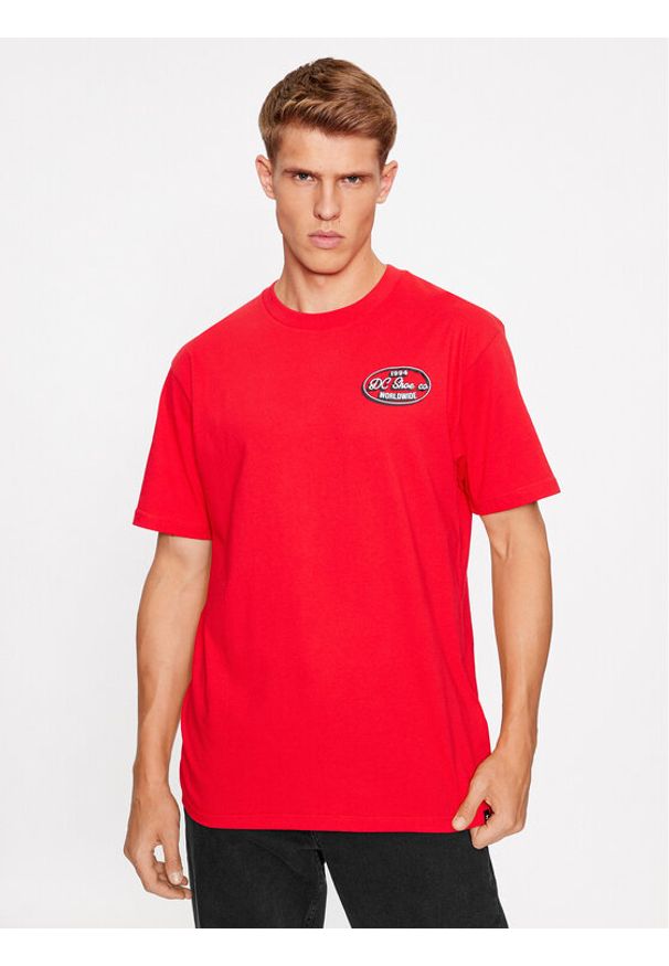 DC Shoes T-Shirt Truckin Tees Rqr7 ADYZT05284 Czerwony Regular Fit. Kolor: czerwony. Materiał: bawełna