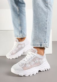 Renee - Białe Sneakersy Ozdobione Siateczką Toliselle. Okazja: na co dzień. Kolor: biały. Materiał: jeans. Wzór: aplikacja #5