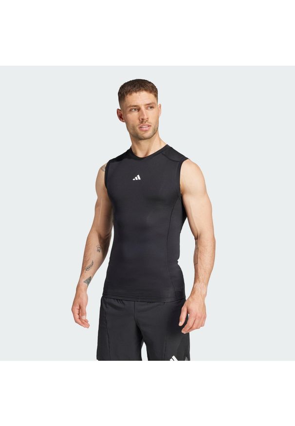 Adidas - Koszulka TECHFIT Compression Training Sleeveless. Kolor: czarny. Materiał: materiał. Długość rękawa: bez rękawów. Technologia: Techfit (Adidas)
