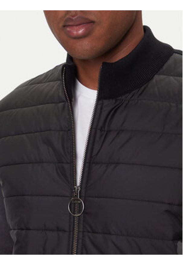 Barbour Kurtka przejściowa Carn Baffle MKN1104BK31 Czarny Regular Fit. Kolor: czarny. Materiał: bawełna