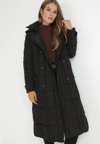 Born2be - Czarna Kurtka Pikowana z Paskiem Gutdat. Okazja: na co dzień. Kolor: czarny. Materiał: materiał. Długość rękawa: długi rękaw. Długość: długie. Sezon: zima. Styl: casual #4