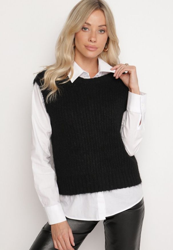 Born2be - Czarna Prążkowana Kamizelka z Wełną w Stylu Sweterka Sintille. Kolor: czarny. Materiał: prążkowany, wełna. Wzór: prążki, aplikacja. Styl: elegancki