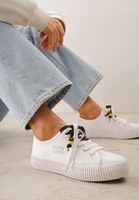 Born2be - Białe Trampki Pod Kostkę na Grubej Podeszwie z Podwójnym Sznurowaniem Callixera. Nosek buta: okrągły. Zapięcie: sznurówki. Kolor: biały. Materiał: materiał. Obcas: na obcasie. Styl: klasyczny. Wysokość obcasa: niski #9