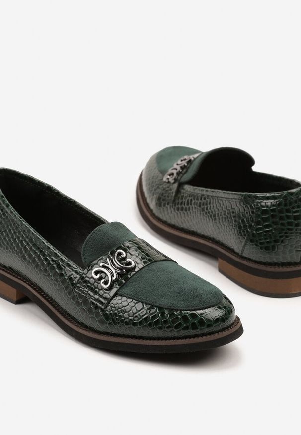 Renee - Zielone Lakierowane Mokasyny ze Skórzaną Wkładką Socca. Okazja: na co dzień. Zapięcie: bez zapięcia. Kolor: zielony. Materiał: lakier, skóra. Wzór: aplikacja. Styl: casual, elegancki, klasyczny