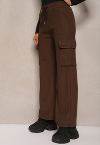 Renee - Brązowe Szerokie Spodnie Dresowe Cargo High Waist w Stylu Cargo z Ociepleniem Sevifra. Okazja: na co dzień. Stan: podwyższony. Kolor: brązowy. Materiał: dresówka. Długość: długie. Styl: casual