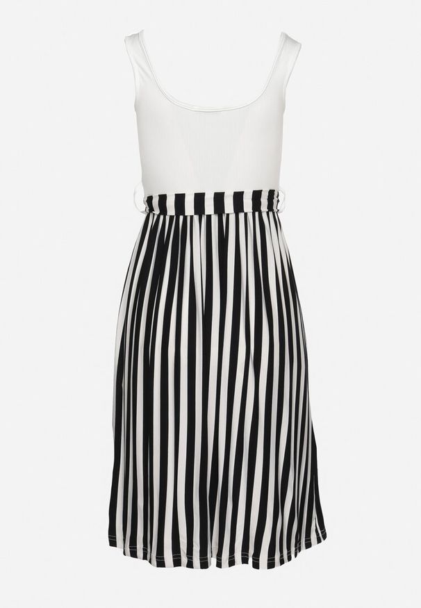 Born2be - Biało-Czarna Wiskozowa Sukienka na Ramiączkach z Materiałowym Paskiem Furelia. Typ kołnierza: dekolt w łódkę. Kolor: biały. Materiał: materiał, wiskoza. Długość rękawa: na ramiączkach. Typ sukienki: ołówkowe, rozkloszowane, proste. Styl: elegancki