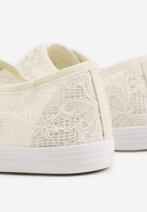 Born2be - Beżowe Tenisówki Ozdobione Koronką Tarinela. Okazja: na co dzień. Kolor: beżowy. Materiał: koronka. Wzór: aplikacja, koronka. Styl: casual