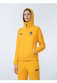 4f - Bluza dresowa rozpinana z kapturem damska Litwa - Pekin 2022. Typ kołnierza: kaptur. Kolor: żółty. Materiał: dresówka. Wzór: nadruk. Sezon: zima #1