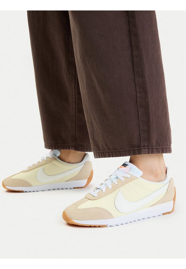 Nike Sneakersy Pacific HM4771 104 Żółty. Kolor: żółty. Materiał: materiał