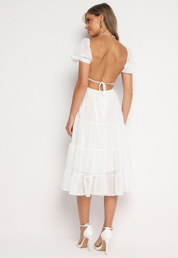 Born2be - Biała Sukienka Ozdobiona Bufkami Ipharei. Typ kołnierza: dekolt kwadratowy. Kolor: biały. Materiał: tkanina. Wzór: ażurowy, aplikacja. Styl: elegancki, klasyczny, wizytowy. Długość: midi