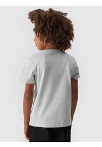 4F JUNIOR - T-shirt z nadrukiem chłopięcy - szary. Okazja: na co dzień. Kolor: szary. Materiał: dzianina, wiskoza, jersey, materiał, bawełna. Długość rękawa: krótki rękaw. Długość: krótkie. Wzór: nadruk. Styl: casual, sportowy