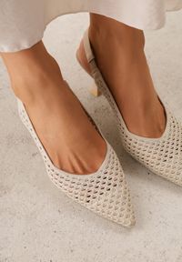 Renee - Ciemnobeżowe Szpilki Slingback z Ażurowymi Zdobieniami na Cholewce Tespeila. Kolor: beżowy. Materiał: wiskoza. Szerokość cholewki: normalna. Wzór: aplikacja, ażurowy. Sezon: lato. Obcas: na szpilce. Styl: elegancki, klasyczny #6
