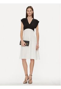TOMMY HILFIGER - Tommy Hilfiger Sukienka koktajlowa Shiny Interlock V-Nk Ns Knee Drs WW0WW40731 Écru Slim Fit. Materiał: bawełna. Styl: wizytowy #2
