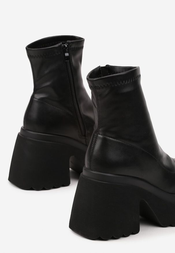 Renee - Czarne Botki na Platformie i Słupku Wykończone Suwakiem i Dopasowaną Cholewką Saliefra. Okazja: na co dzień, na spotkanie biznesowe. Kolor: czarny. Materiał: jeans. Szerokość cholewki: normalna. Wzór: aplikacja. Obcas: na platformie. Styl: casual, biznesowy