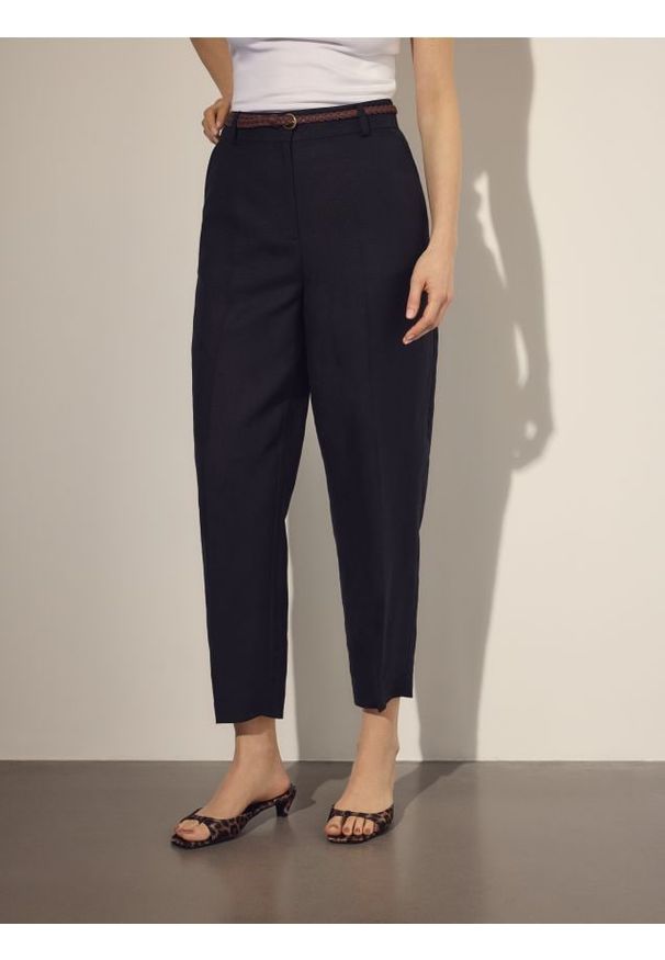 Reserved - Lniane spodnie z paskiem - czarny. Kolor: czarny. Materiał: len