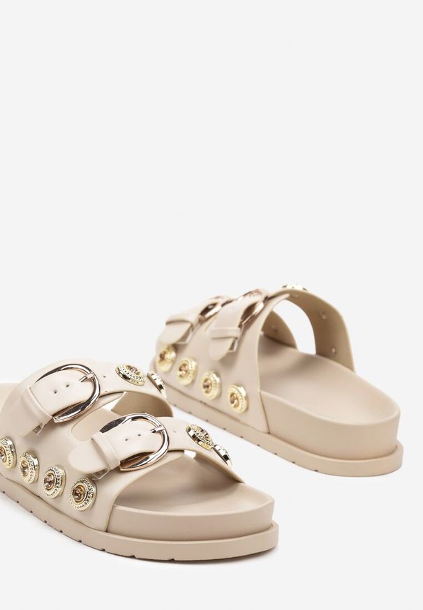 Renee - Beżowe Klapki z Pianki na Płaskiej Podeszwie Ozdobione Klamrami i Cyrkoniami Vikiia. Okazja: na co dzień. Nosek buta: otwarty. Kolor: beżowy. Materiał: len. Wzór: aplikacja. Sezon: lato. Obcas: na płaskiej podeszwie. Styl: casual