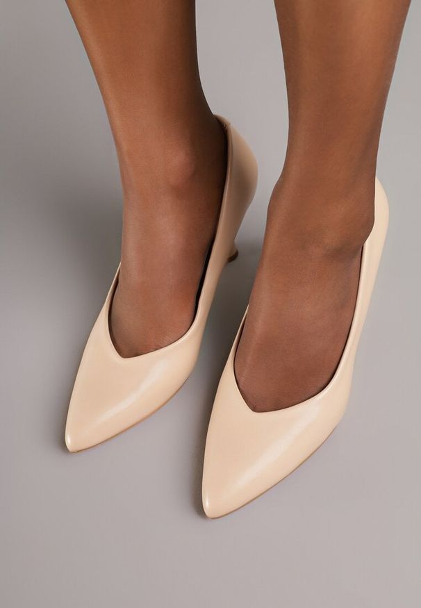 Born2be - Beżowe Szpilki Vices na Klepsydrze z Wkładką ze Skóry Naturalnej Dandre. Okazja: na co dzień, do pracy, na spotkanie biznesowe, na imprezę. Kolor: beżowy. Materiał: skóra. Obcas: na szpilce. Styl: wizytowy, biznesowy, casual