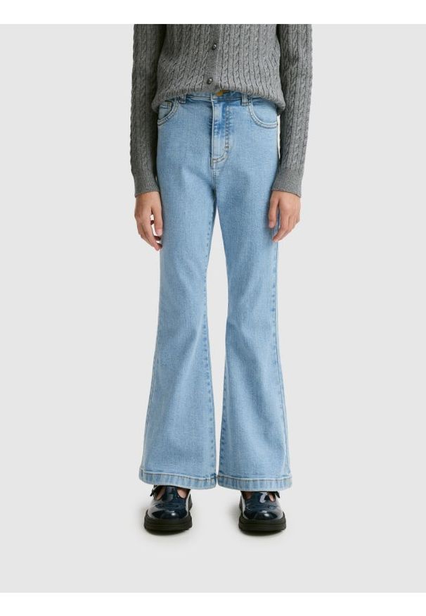 Reserved - Jeansy flare high waist - niebieski. Stan: podwyższony. Kolor: niebieski