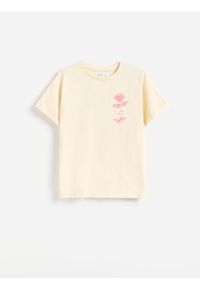 Reserved - Bawełniany t-shirt z nadrukiem - kremowy. Kolor: kremowy. Materiał: bawełna. Wzór: nadruk #1