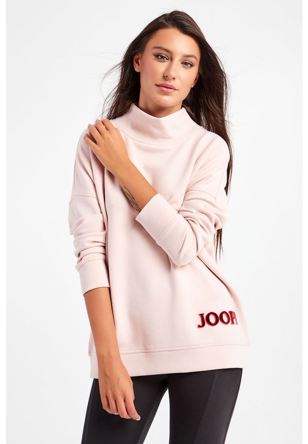 BLUZA TATIA JOOP!. Typ kołnierza: kołnierzyk stójkowy. Długość rękawa: długi rękaw. Długość: długie. Wzór: aplikacja