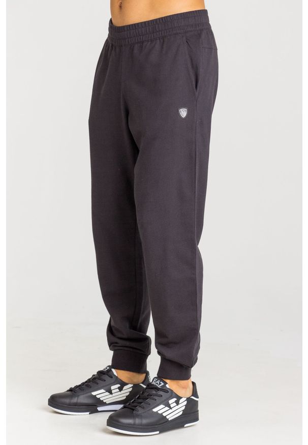 EA7 Emporio Armani - Spodnie dresowe EA7 EMPORIO ARMANI. Materiał: dresówka. Wzór: aplikacja
