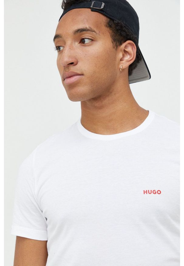 Hugo - HUGO t-shirt bawełniany 3-pack kolor biały z nadrukiem. Kolor: biały. Materiał: bawełna. Długość rękawa: krótki rękaw. Długość: krótkie. Wzór: nadruk