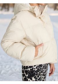 Sinsay - Kurtka z kapturem - kremowy. Kolor: kremowy. Materiał: materiał, poliester #1