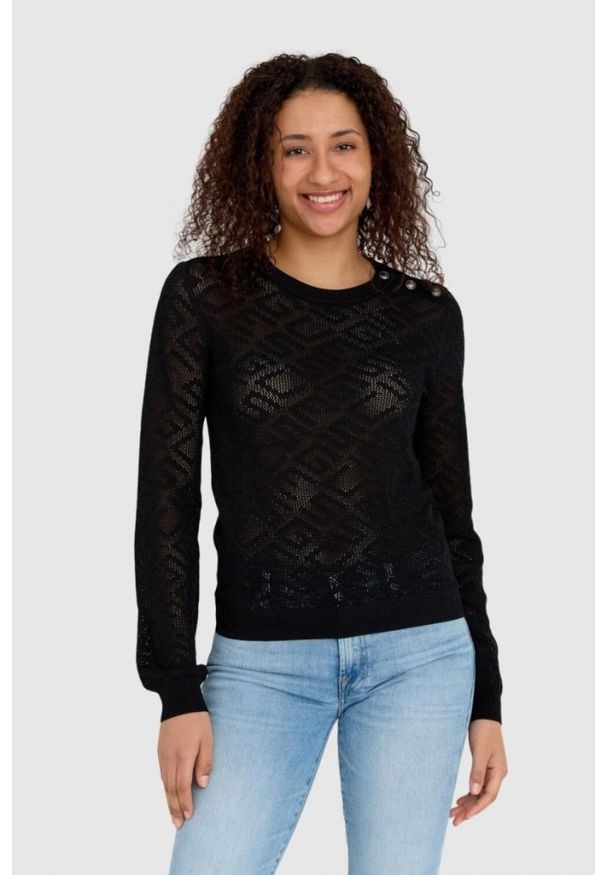 Guess - GUESS Czarny sweterek dzianinowy w monogram guess. Kolor: czarny. Materiał: wiskoza