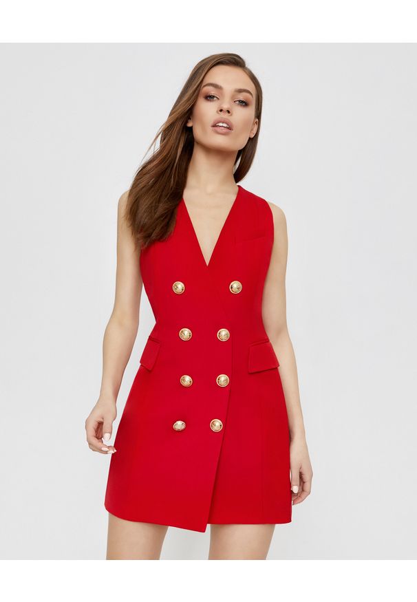 Balmain - BALMAIN - Czerwona sukienka z guzikami. Kolor: czerwony. Materiał: wełna. Typ sukienki: dopasowane. Długość: mini