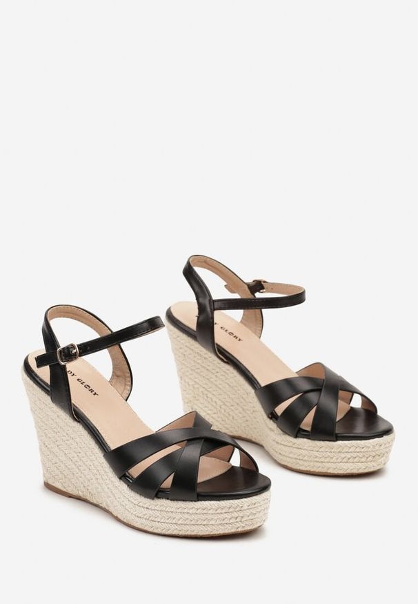 Born2be - Czarne Klasyczne Sandały na Koturnie w Stylu Boho Tinaka. Nosek buta: otwarty. Zapięcie: pasek. Kolor: czarny. Materiał: len. Wzór: aplikacja. Sezon: lato. Obcas: na koturnie. Styl: boho, klasyczny