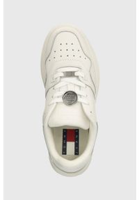 Tommy Jeans sneakersy skórzane TJW RETRO BASKET FLATFORM CHARM kolor biały EN0EN02245. Zapięcie: sznurówki. Kolor: biały. Materiał: skóra. Obcas: na platformie #3