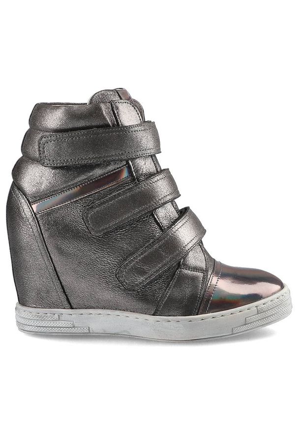 Srebrne Sneakersy Karino Damskie Stylowe Obuwie. Zapięcie: rzepy. Kolor: srebrny. Materiał: nubuk, skóra, lakier. Szerokość cholewki: normalna. Obcas: na koturnie